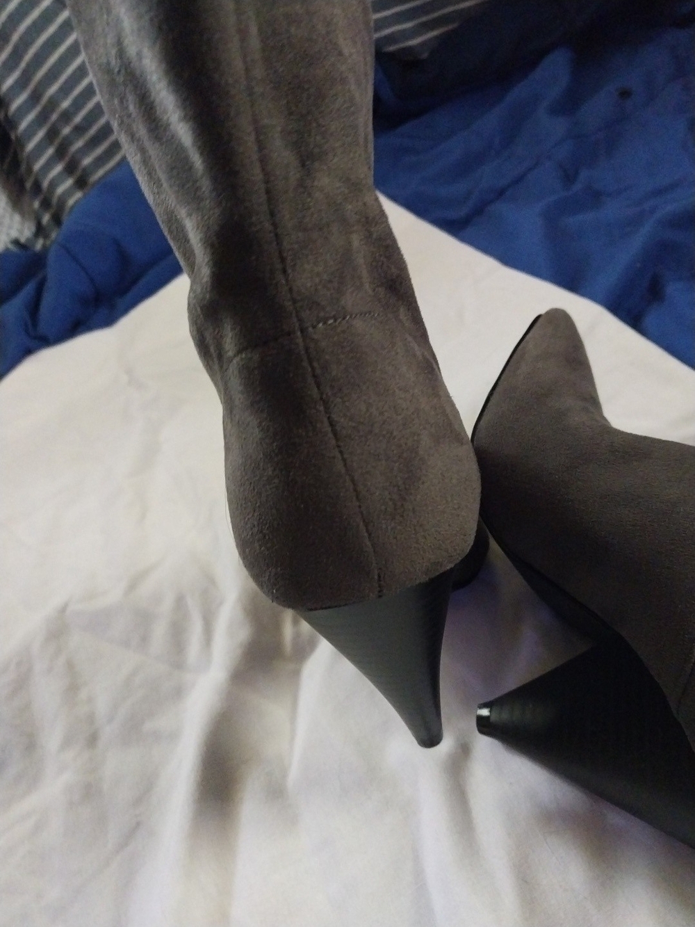 Indi Go Rd. Women's Tall Pointed-Toe Suede Boots - Gray Size 6M - Picture 12 of 13